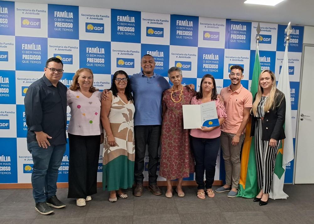 Capa da notícia: SEFJ entrega Certificado de Regularidade de Documentação para templos religiosos